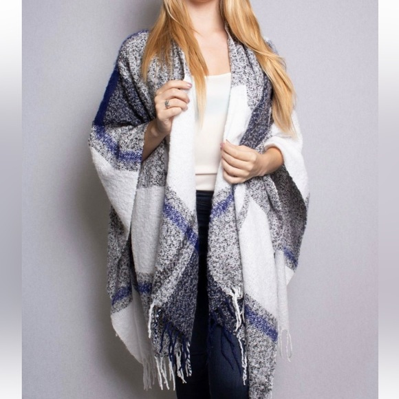 Boho Plaid Fringe Poncho Shawl - Picture 2 of 4